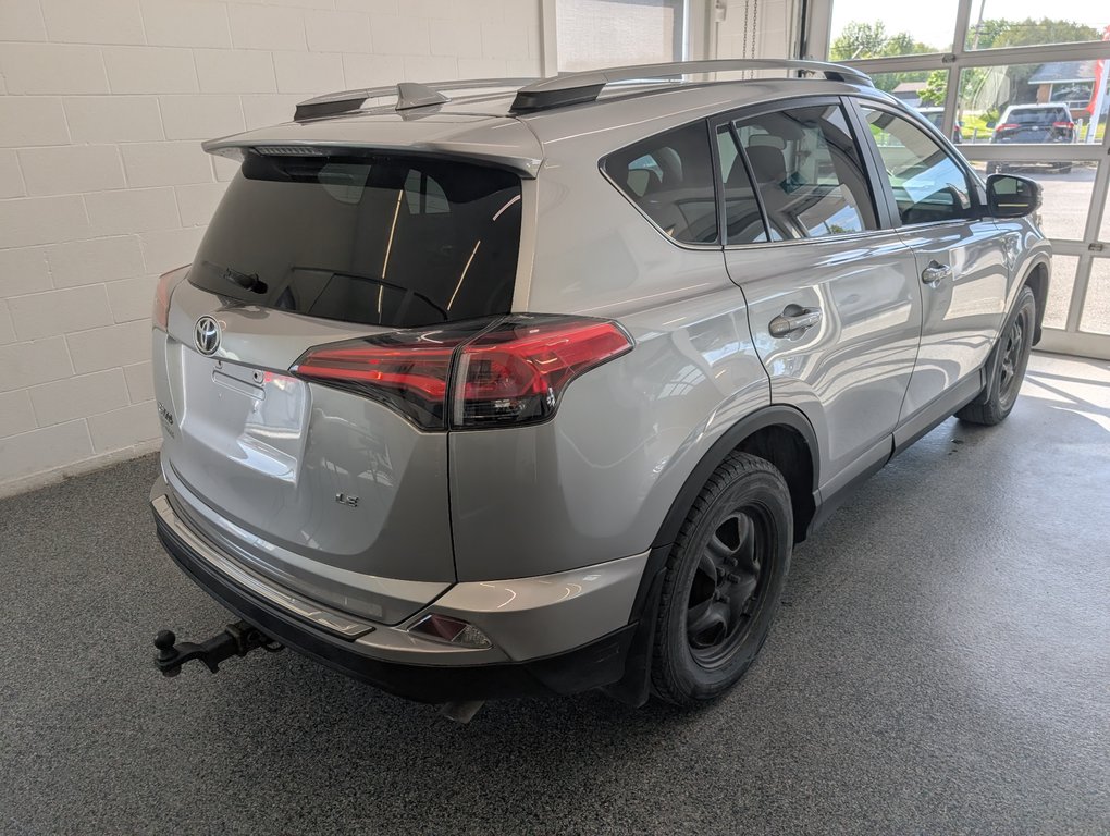 Toyota RAV4 LE 2018 à Magog, Québec - 3 - w1024h768px