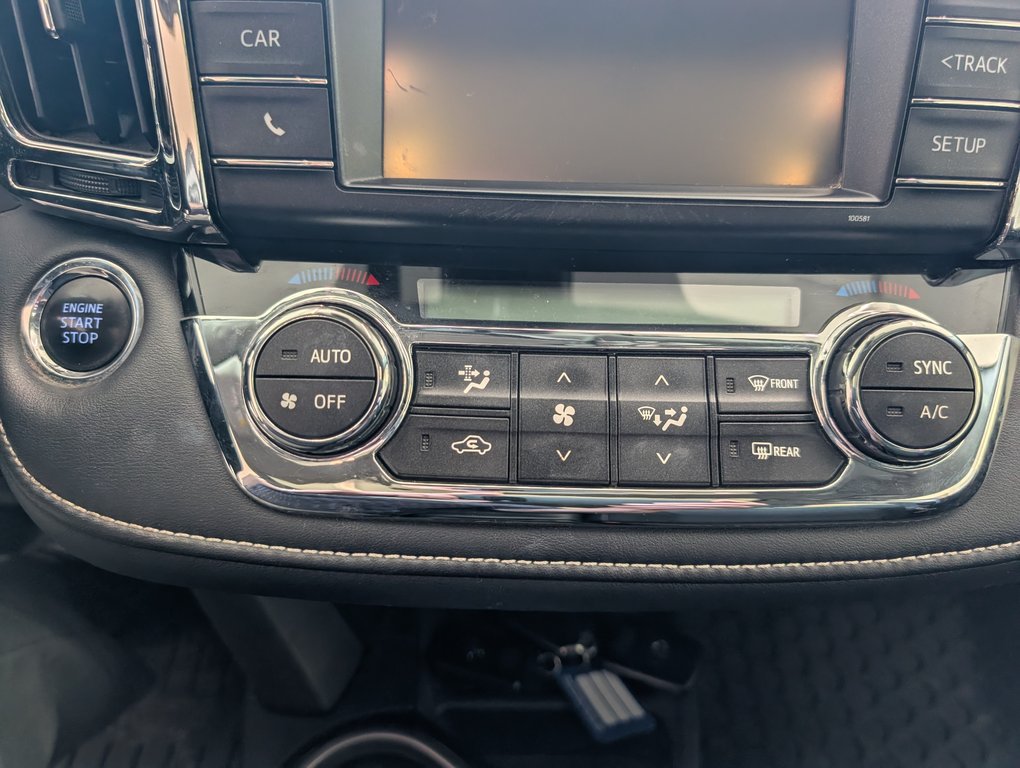 2018 Toyota RAV4 XLE AWD, in Magog, Quebec - 18 - w1024h768px