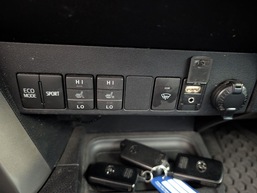 2018 Toyota RAV4 XLE AWD, in Magog, Quebec - 17 - w1024h768px