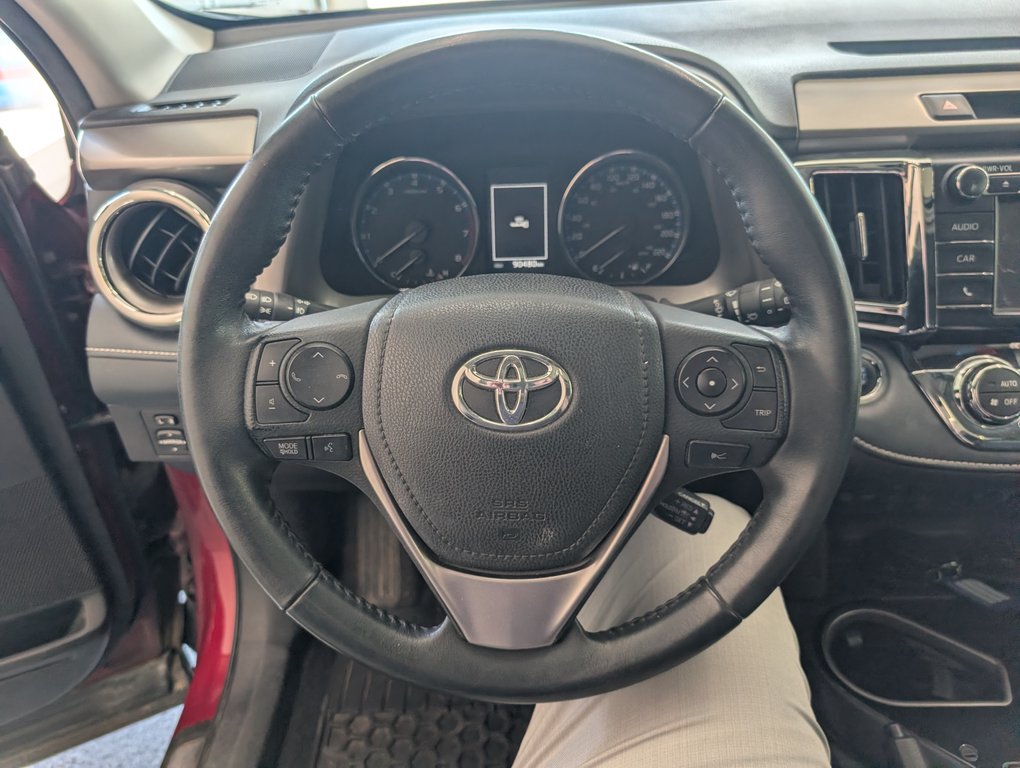2018 Toyota RAV4 XLE AWD, in Magog, Quebec - 15 - w1024h768px