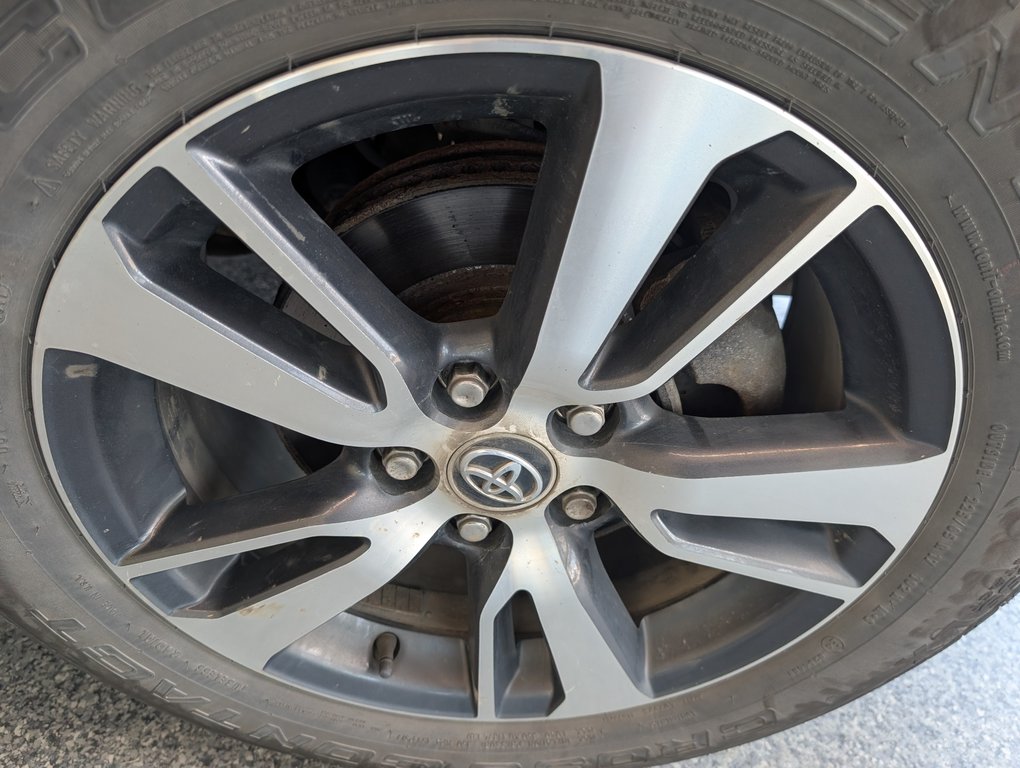 2018 Toyota RAV4 XLE AWD, in Magog, Quebec - 26 - w1024h768px