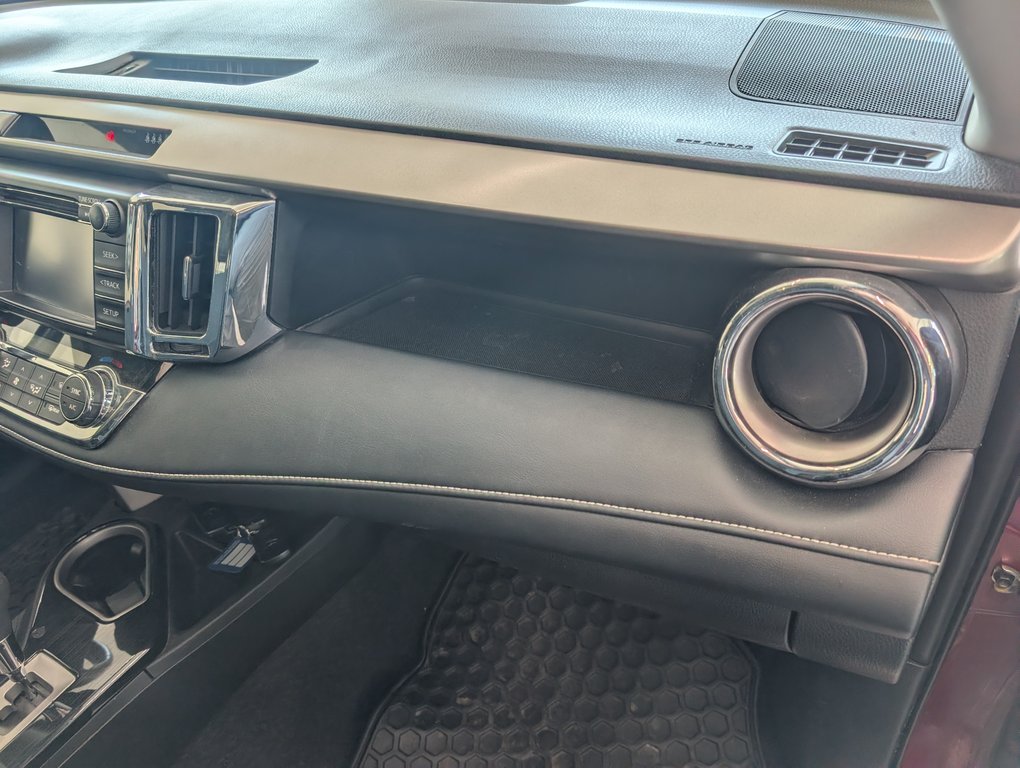 2018 Toyota RAV4 XLE AWD, in Magog, Quebec - 9 - w1024h768px