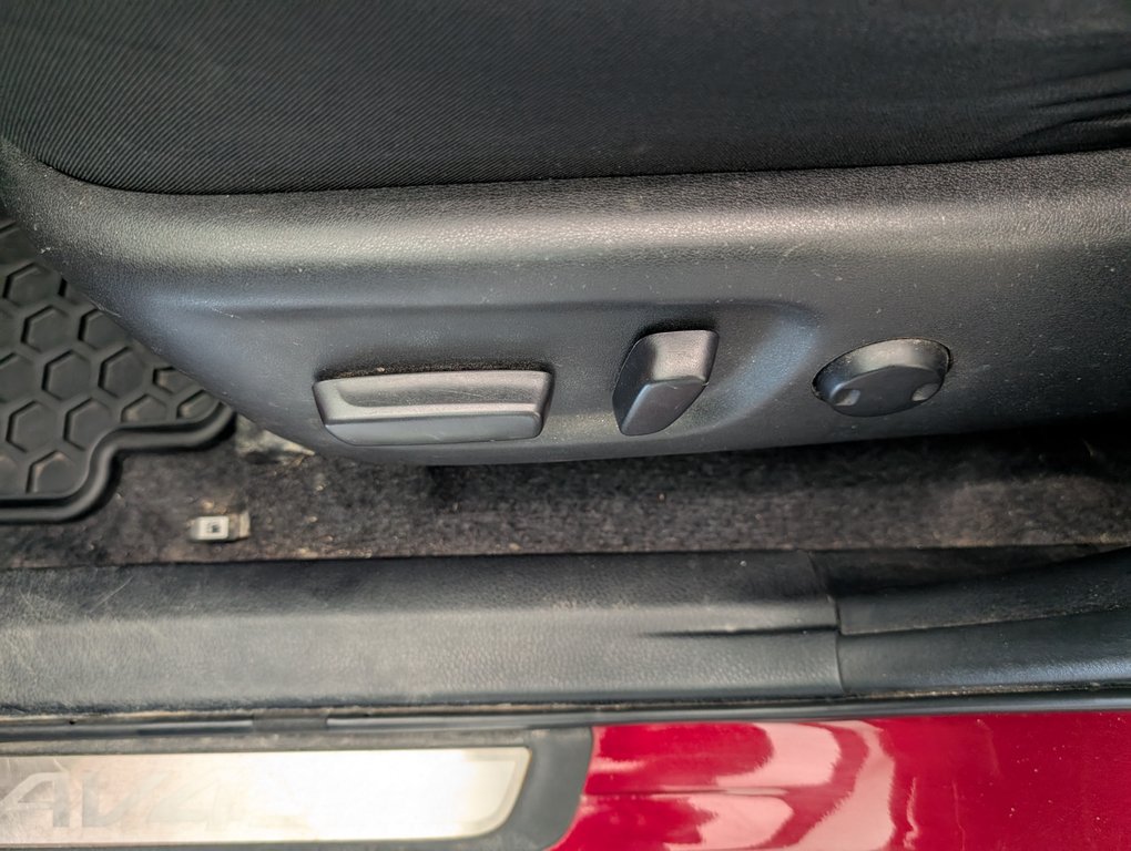 2018 Toyota RAV4 XLE AWD, in Magog, Quebec - 13 - w1024h768px