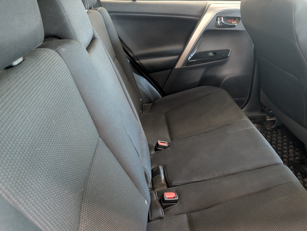 2018 Toyota RAV4 XLE AWD, in Magog, Quebec - 7 - w1024h768px