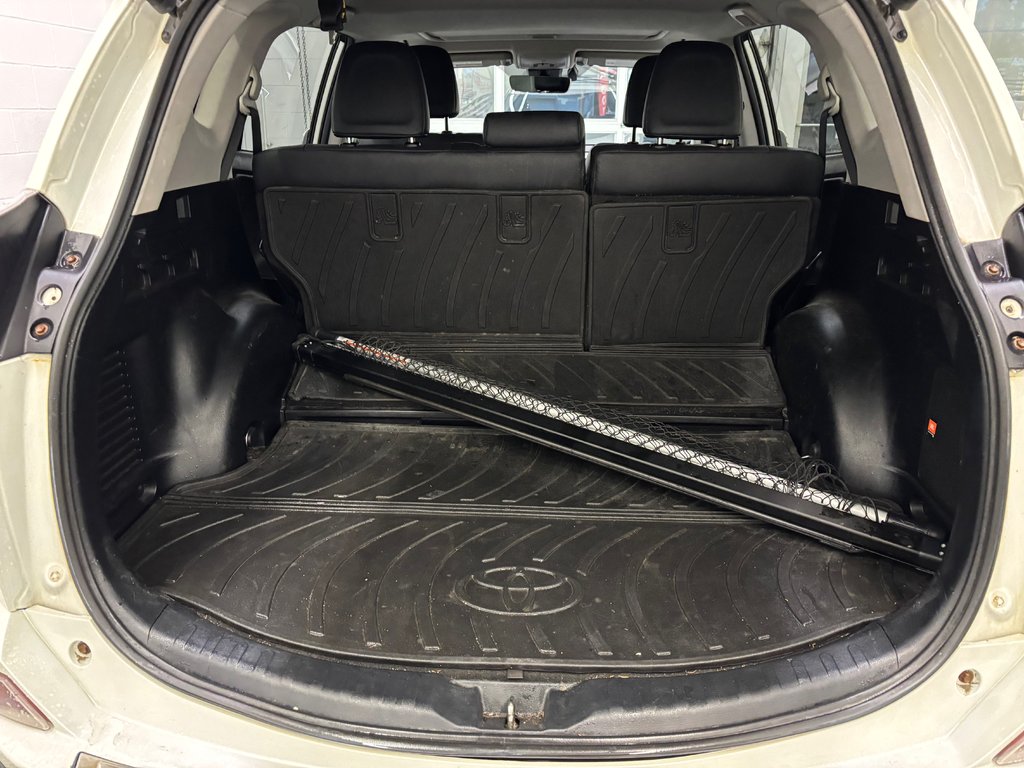 Toyota RAV4 Hybrid Limited 2018 à Magog, Québec - 9 - w1024h768px