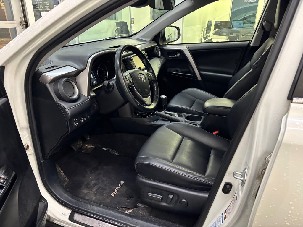 Toyota RAV4 Hybrid Limited 2018 à Magog, Québec - 11 - w1024h768px
