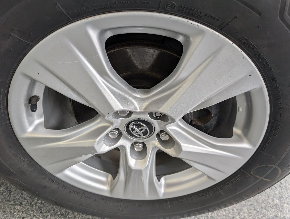 Toyota RAV4 XLE AWD, 2019 à Magog, Québec - 23 - w1024h768px