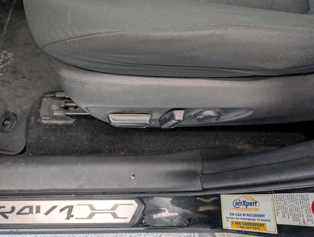 Toyota RAV4 XLE AWD, 2019 à Magog, Québec - 13 - w1024h768px