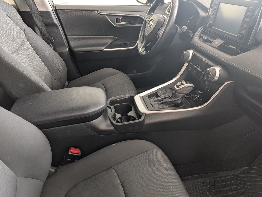Toyota RAV4 XLE AWD, 2019 à Magog, Québec - 8 - w1024h768px