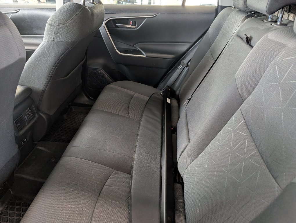 Toyota RAV4 XLE AWD, 2019 à Magog, Québec - 11 - w1024h768px