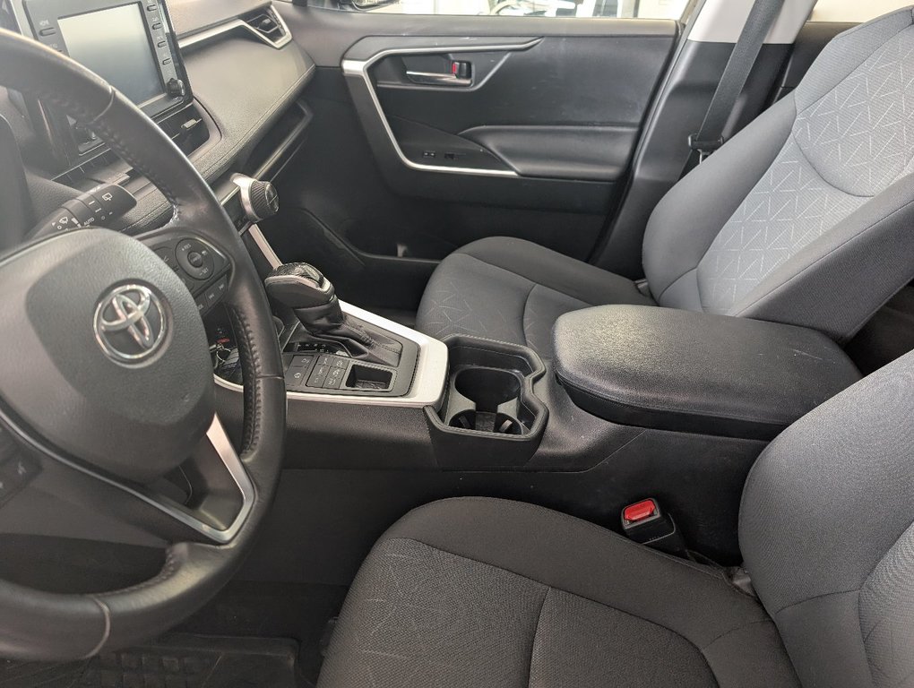 Toyota RAV4 XLE AWD, 2019 à Magog, Québec - 10 - w1024h768px