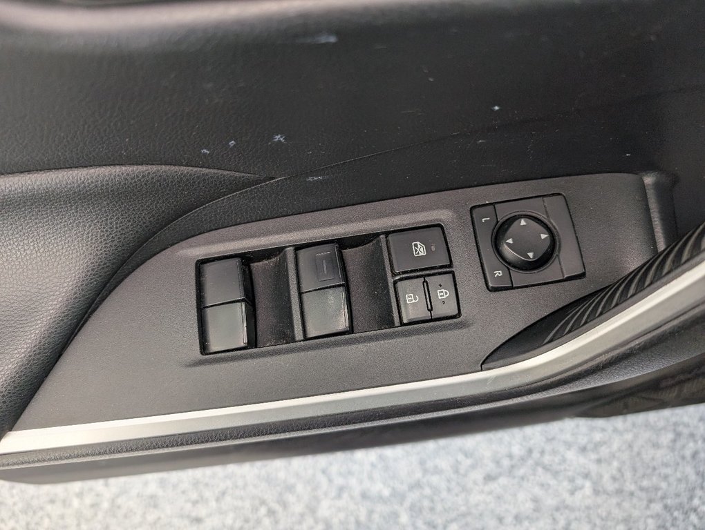 Toyota RAV4 XLE AWD, 2019 à Magog, Québec - 14 - w1024h768px