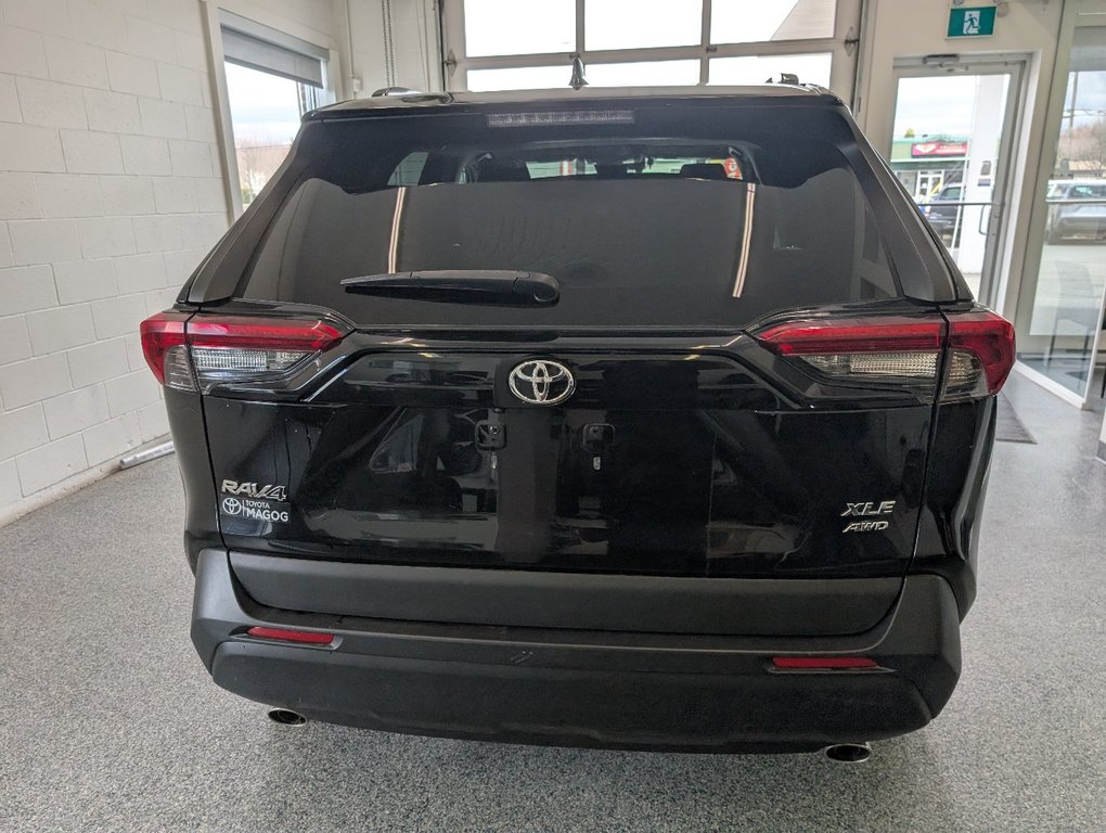 Toyota RAV4 XLE AWD, 2019 à Magog, Québec - 4 - w1024h768px