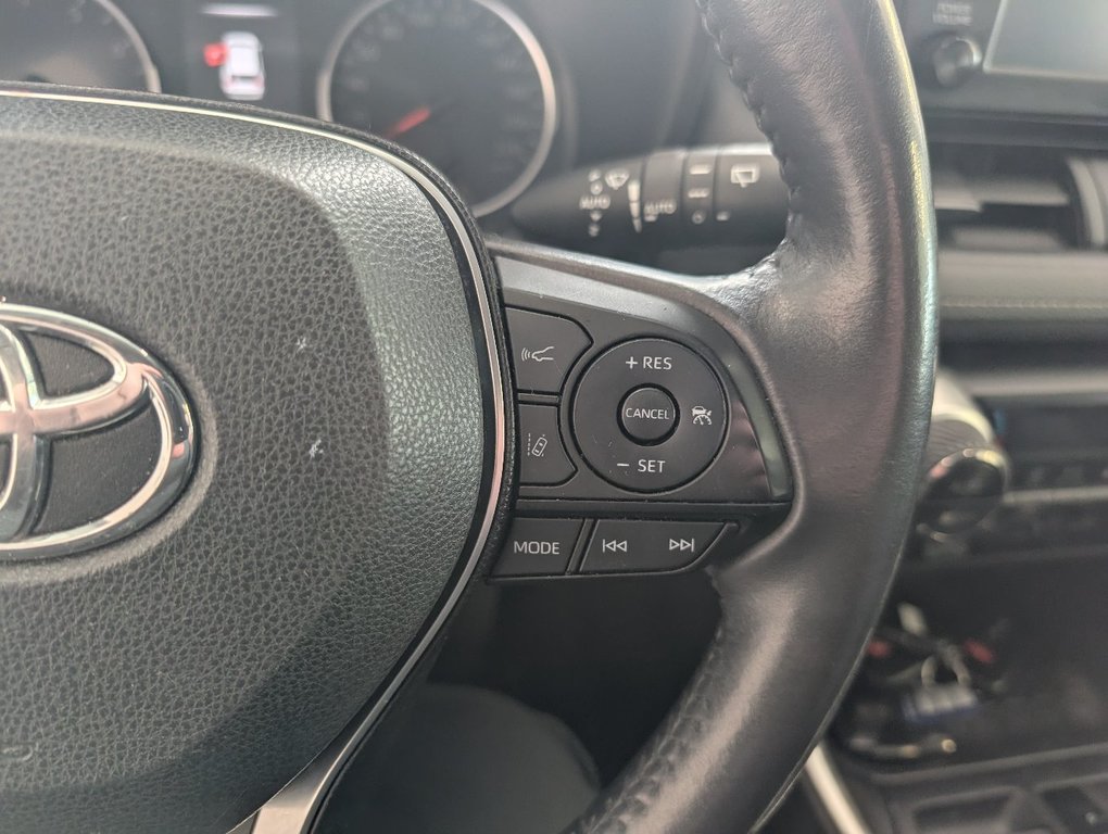Toyota RAV4 XLE AWD, 2019 à Magog, Québec - 19 - w1024h768px