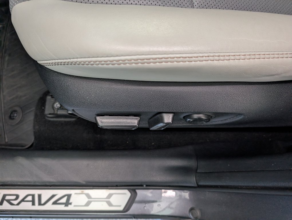 Toyota RAV4 Limited AWD, GARANTIE JUSQU EN 2027, 2019 à Magog, Québec - 14 - w1024h768px