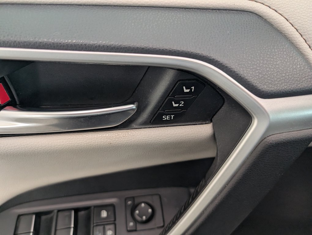 Toyota RAV4 Limited AWD, GARANTIE JUSQU EN 2027, 2019 à Magog, Québec - 16 - w1024h768px