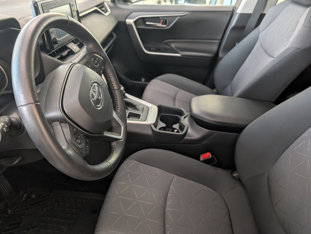 2019 Toyota RAV4 XLE AWD, in Magog, Quebec - 11 - w1024h768px