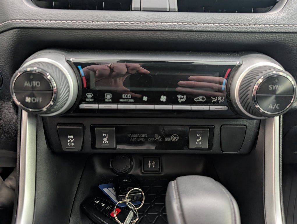 2019 Toyota RAV4 XLE AWD, in Magog, Quebec - 17 - w1024h768px