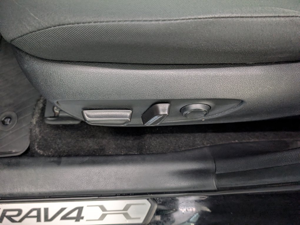 2019 Toyota RAV4 XLE AWD, in Magog, Quebec - 13 - w1024h768px