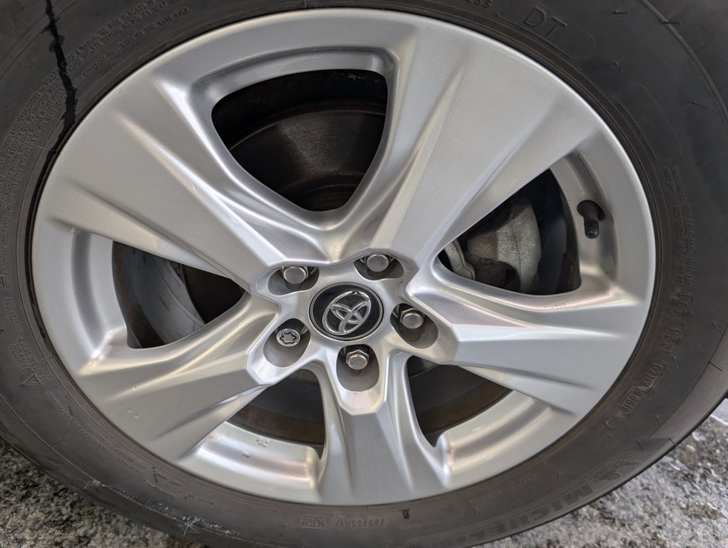 2019 Toyota RAV4 XLE AWD, in Magog, Quebec - 24 - w1024h768px