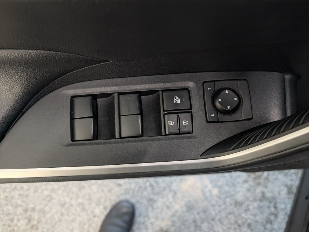 2019 Toyota RAV4 XLE AWD, in Magog, Quebec - 14 - w1024h768px