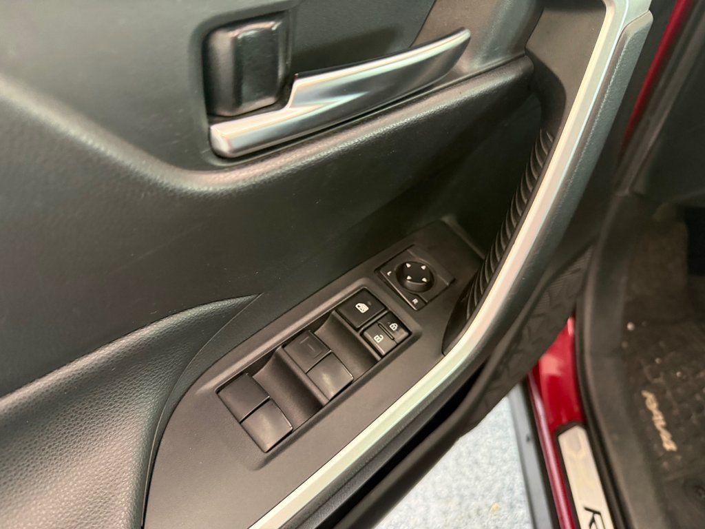 2019 Toyota RAV4 Hybrid XLE AWD, in Magog, Quebec - 13 - w1024h768px