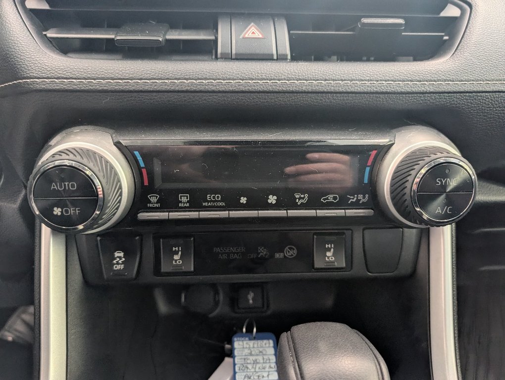 Toyota RAV4 XLE AWD, 2020 à Magog, Québec - 17 - w1024h768px