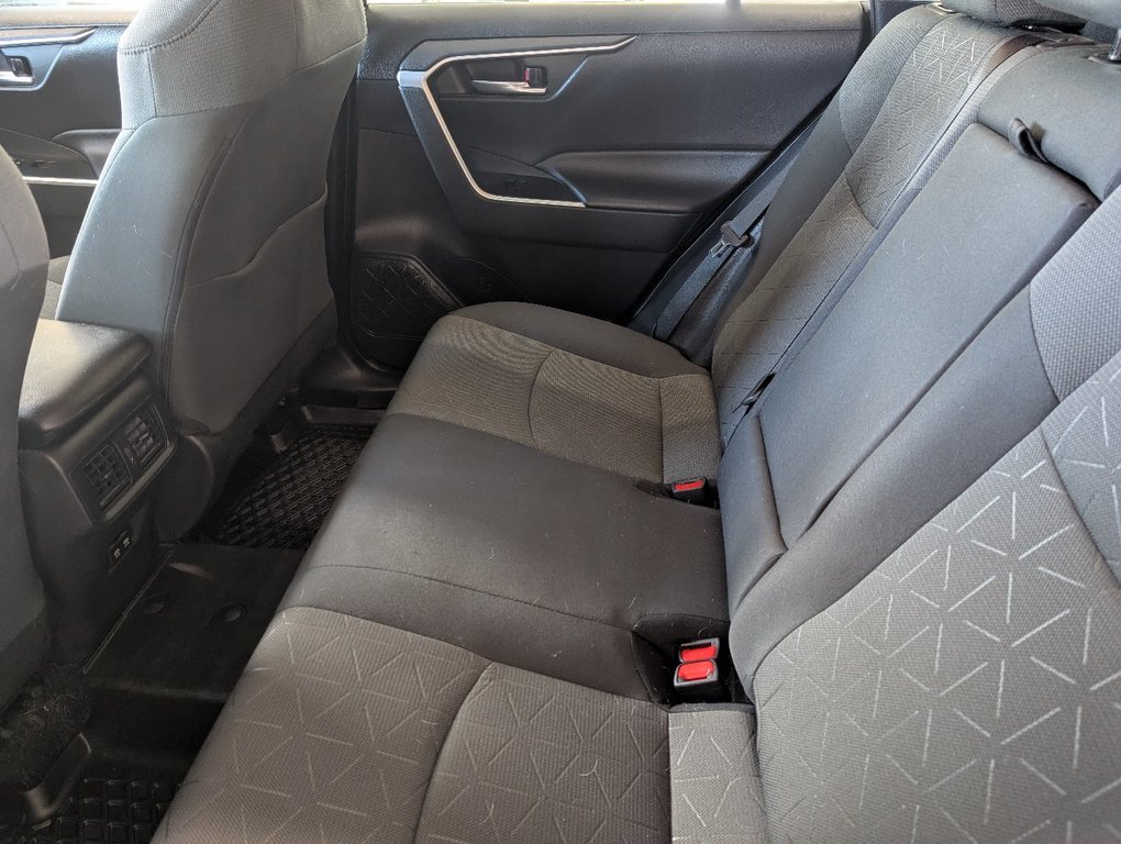 Toyota RAV4 XLE AWD, 2020 à Magog, Québec - 11 - w1024h768px