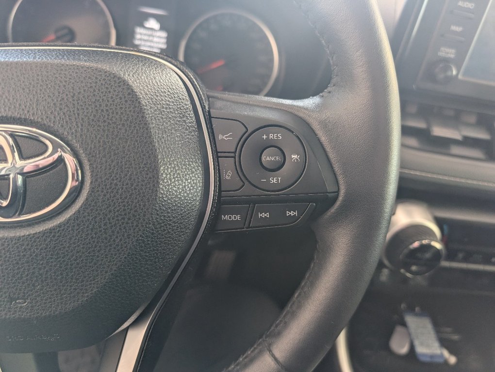Toyota RAV4 XLE AWD, 2020 à Magog, Québec - 20 - w1024h768px