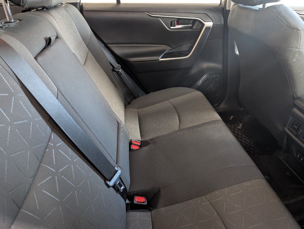 Toyota RAV4 XLE AWD, 2020 à Magog, Québec - 8 - w1024h768px