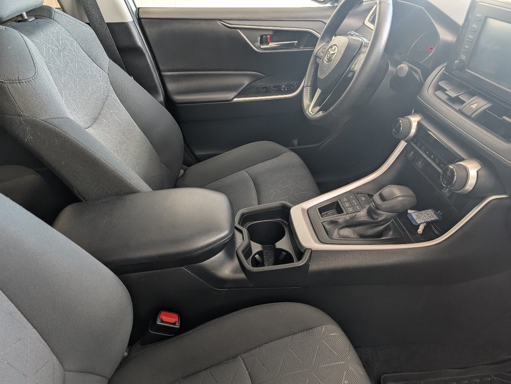Toyota RAV4 XLE AWD, 2020 à Magog, Québec - 9 - w1024h768px