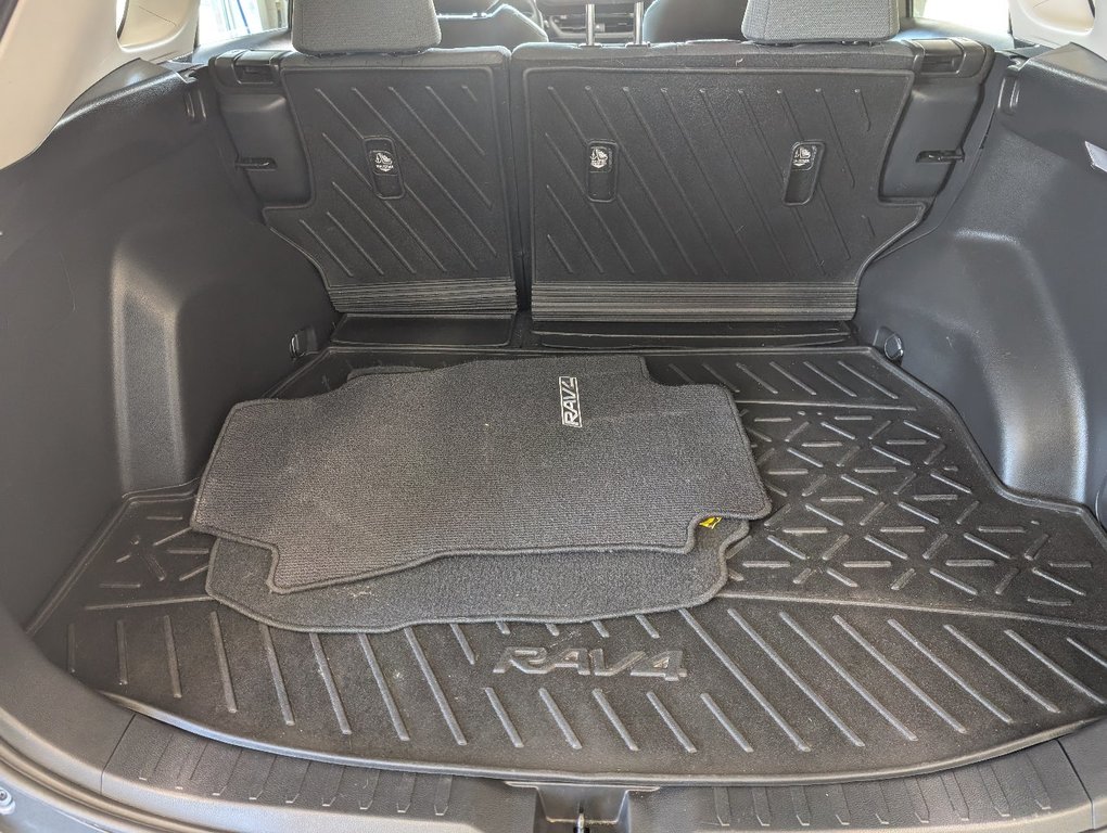 Toyota RAV4 XLE AWD, 2020 à Magog, Québec - 7 - w1024h768px