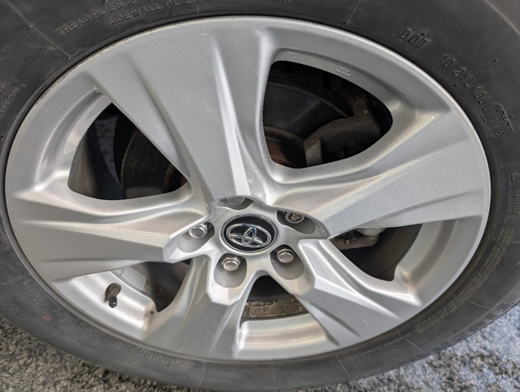 Toyota RAV4 XLE AWD, 2020 à Magog, Québec - 25 - w1024h768px