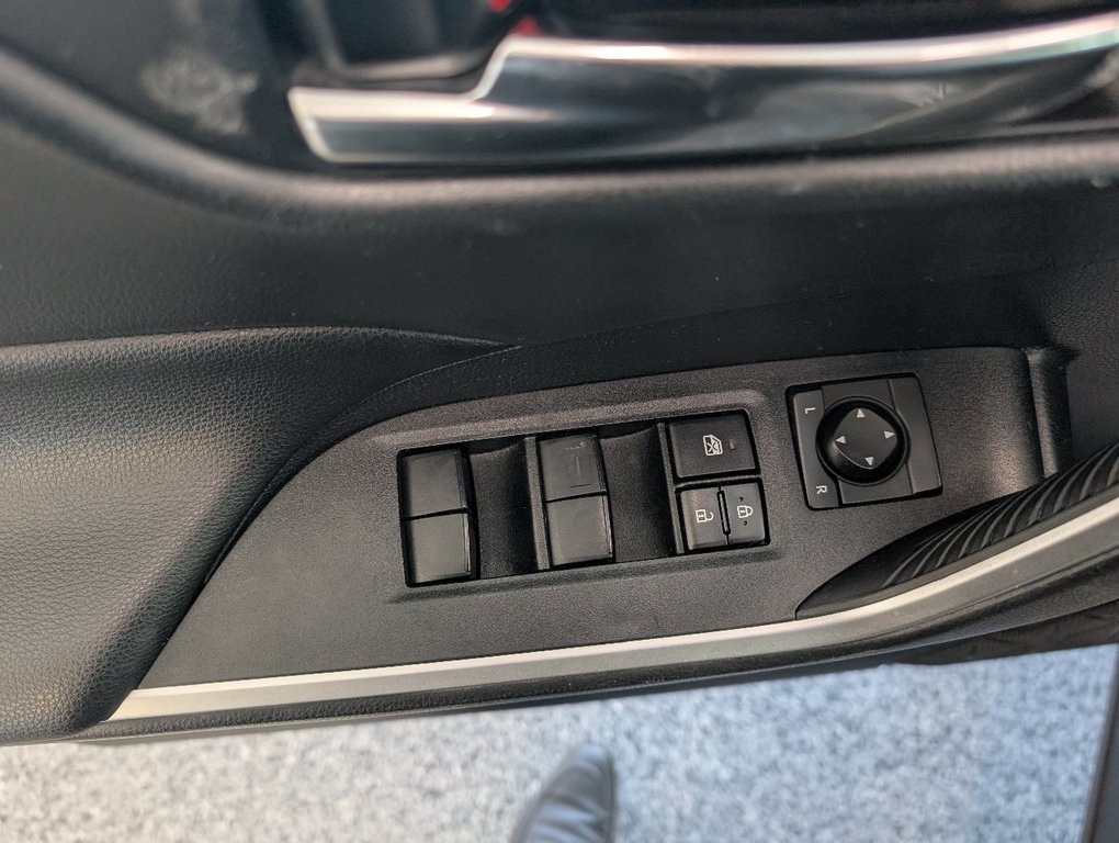 Toyota RAV4 XLE AWD, 2020 à Magog, Québec - 15 - w1024h768px