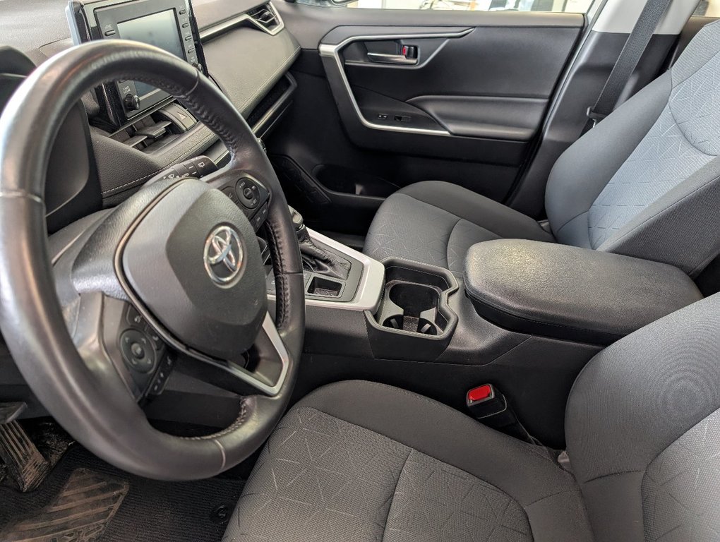 2020 Toyota RAV4 XLE AWD, TOIT, MAGS, in Magog, Quebec - 12 - w1024h768px