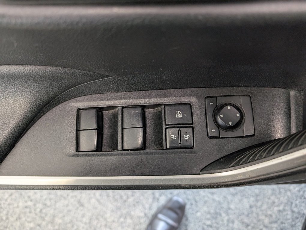2020 Toyota RAV4 XLE AWD, TOIT, MAGS, in Magog, Quebec - 15 - w1024h768px