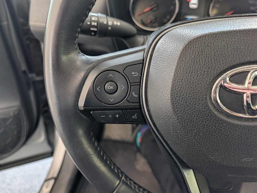 2020 Toyota RAV4 XLE AWD, TOIT, MAGS, in Magog, Quebec - 20 - w1024h768px