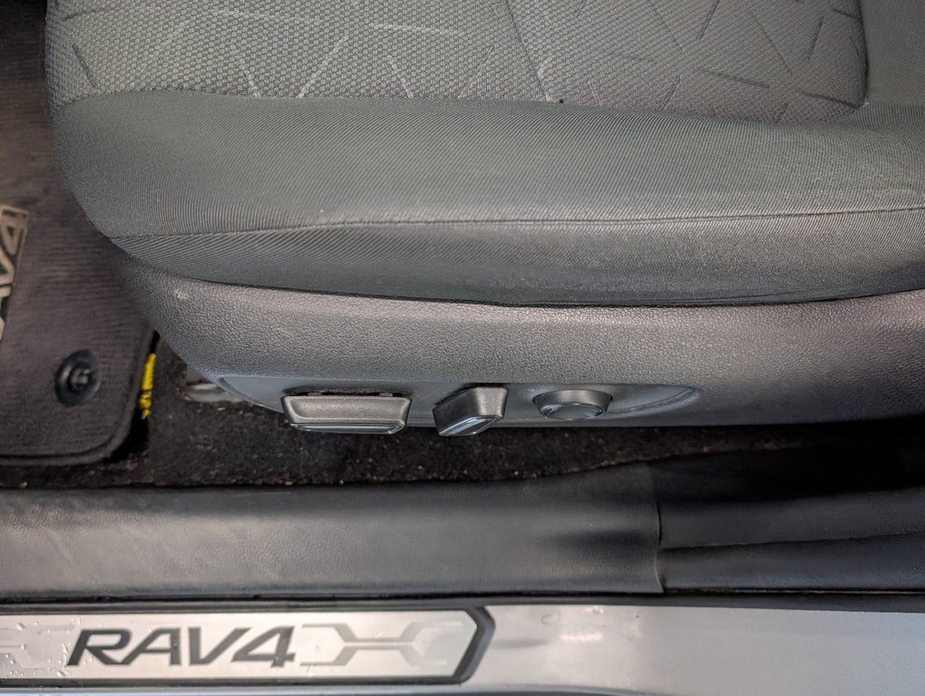 2020 Toyota RAV4 XLE AWD, TOIT, MAGS, in Magog, Quebec - 14 - w1024h768px