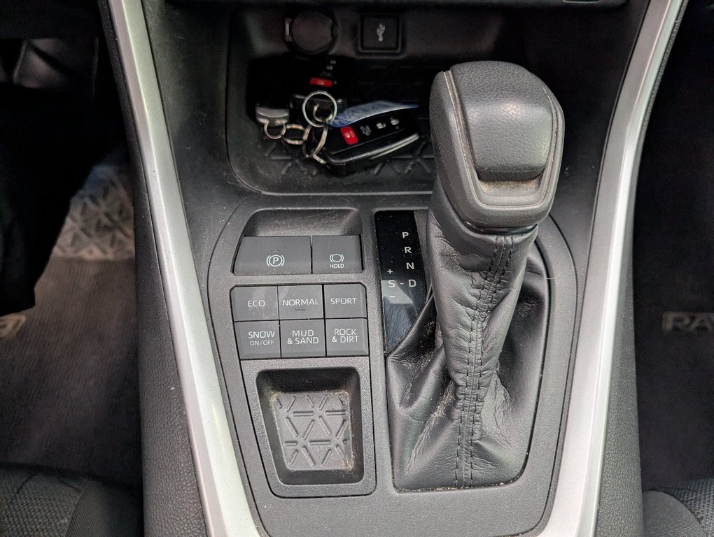 2020 Toyota RAV4 XLE AWD, TOIT, MAGS, in Magog, Quebec - 17 - w1024h768px