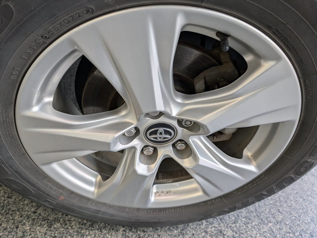 2020 Toyota RAV4 XLE AWD, TOIT, MAGS, in Magog, Quebec - 25 - w1024h768px