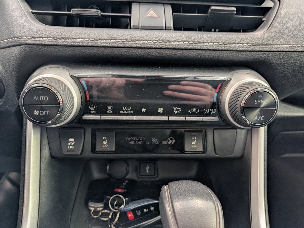 2020 Toyota RAV4 XLE AWD, TOIT, MAGS, in Magog, Quebec - 18 - w1024h768px