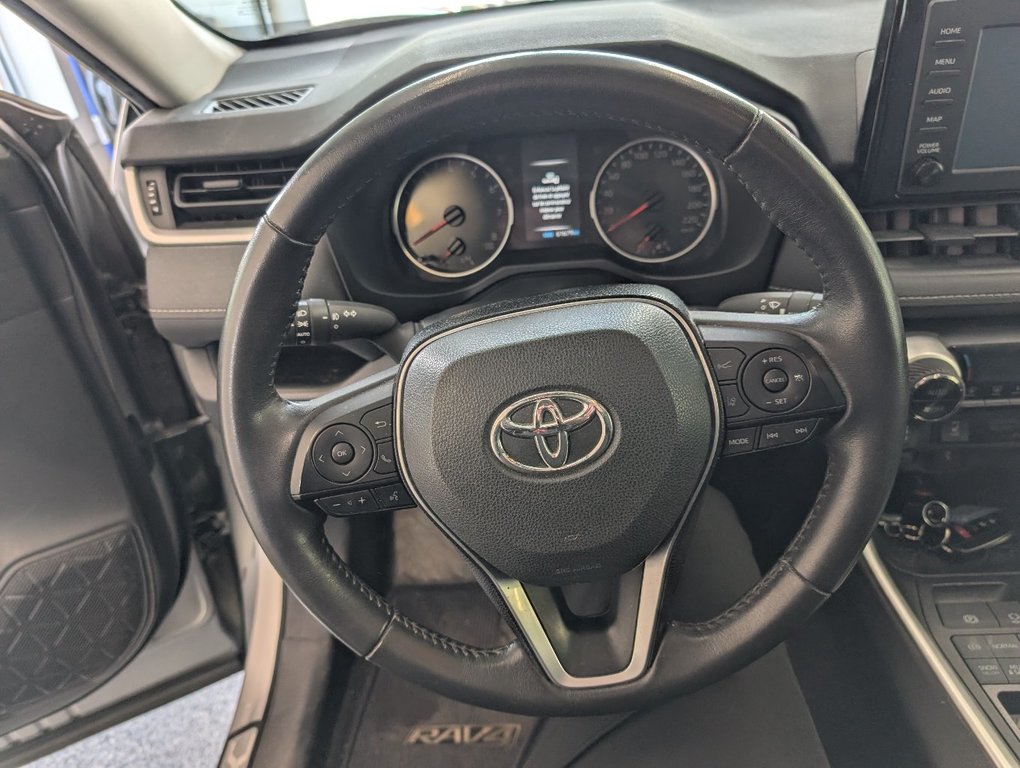 2020 Toyota RAV4 XLE AWD, TOIT, MAGS, in Magog, Quebec - 16 - w1024h768px