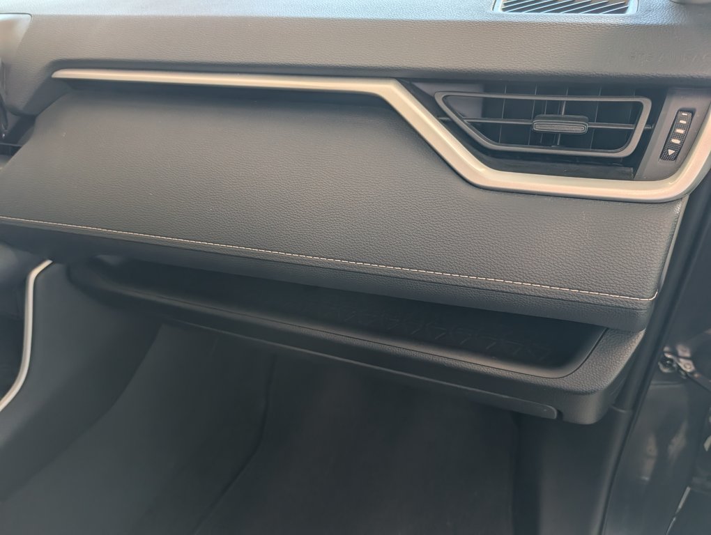 2020 Toyota RAV4 XLE AWD in Magog, Quebec - 10 - w1024h768px