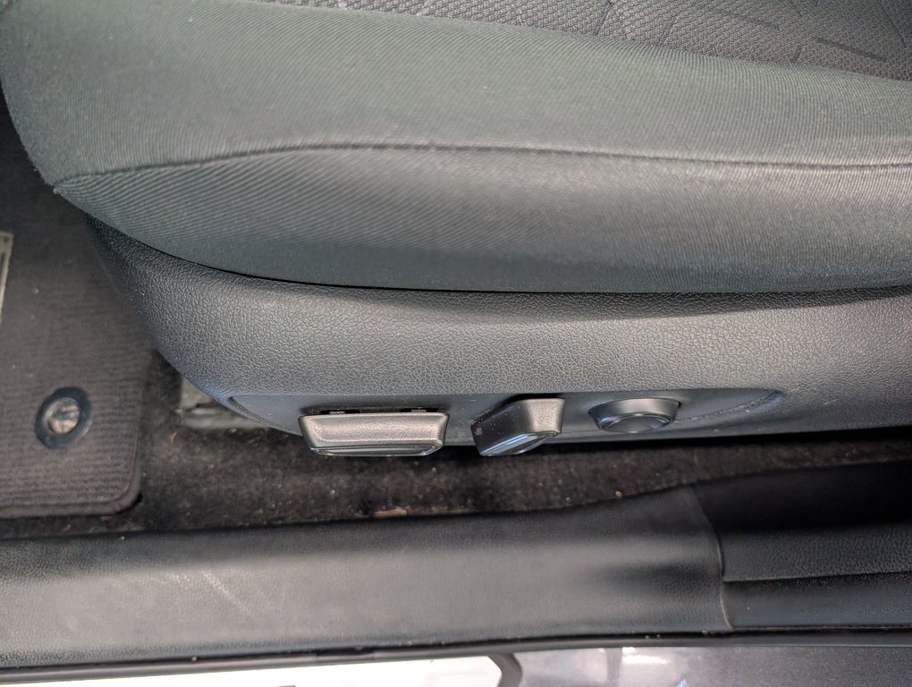 2020 Toyota RAV4 XLE AWD in Magog, Quebec - 14 - w1024h768px