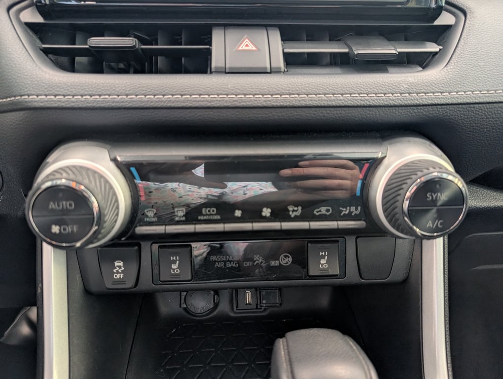2020 Toyota RAV4 XLE AWD in Magog, Quebec - 18 - w1024h768px