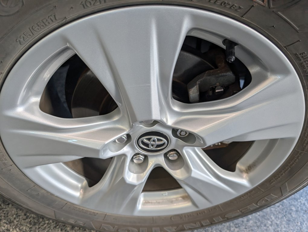 2020 Toyota RAV4 XLE AWD in Magog, Quebec - 25 - w1024h768px