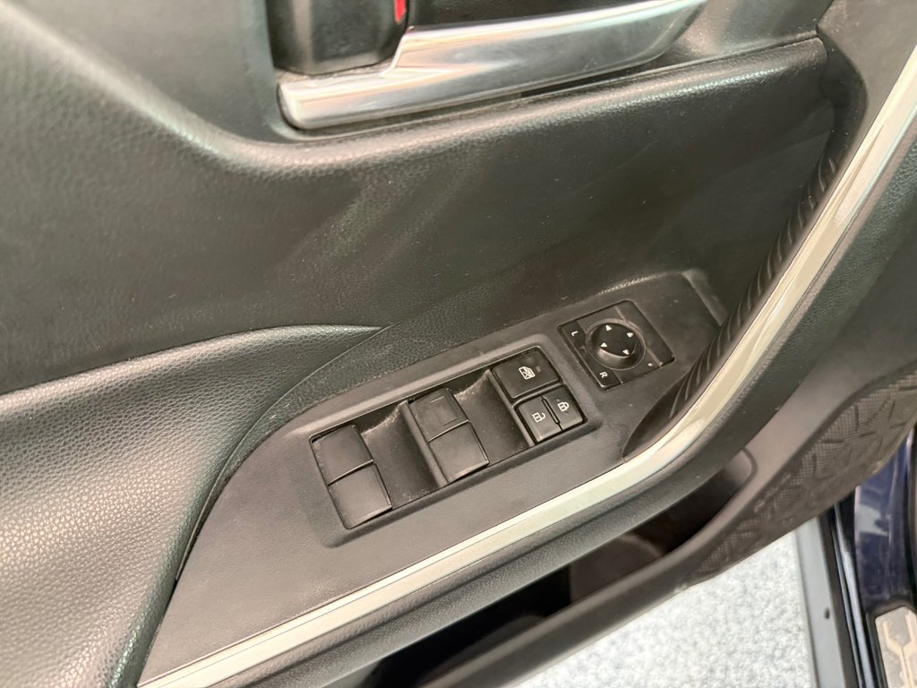 2020 Toyota RAV4 Hybrid XLE in Magog, Quebec - 11 - w1024h768px