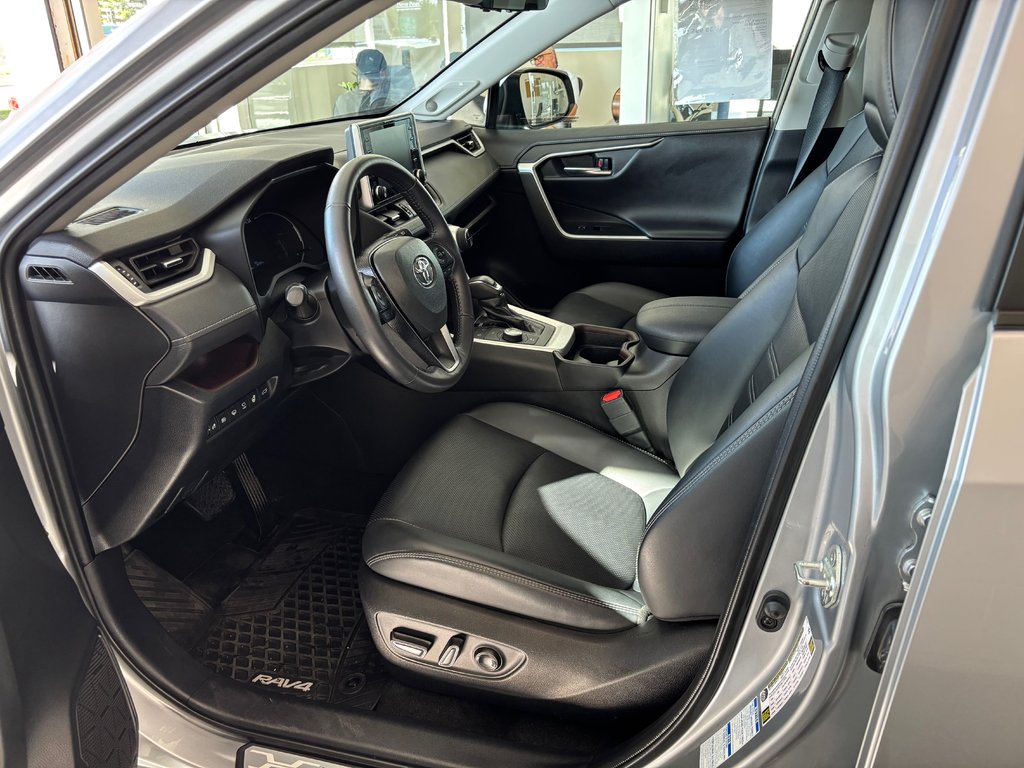 2020 Toyota RAV4 Hybrid LIMITED AWD, in Magog, Quebec - 12 - w1024h768px