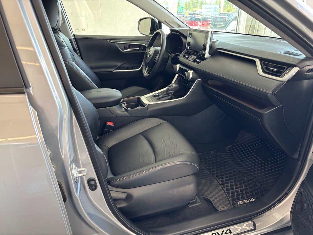 2020 Toyota RAV4 Hybrid LIMITED AWD, in Magog, Quebec - 9 - w1024h768px