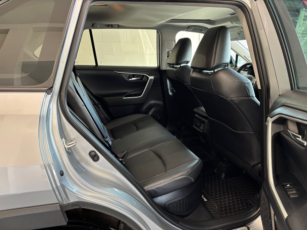 2020 Toyota RAV4 Hybrid LIMITED AWD, in Magog, Quebec - 8 - w1024h768px